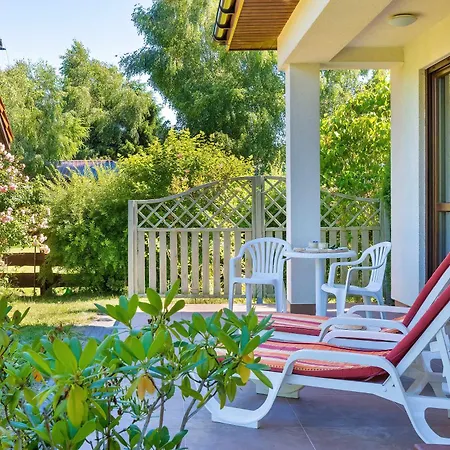 Amber House With A Garden And Terrace In By Renters بيت للعطل *