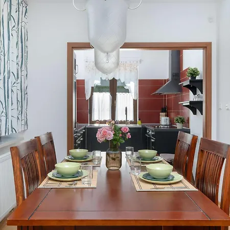 Amber House With A Garden And Terrace In By Renters بيت للعطل *