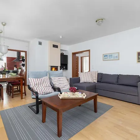 بيت للعطل Amber House With A Garden And Terrace In By Renters