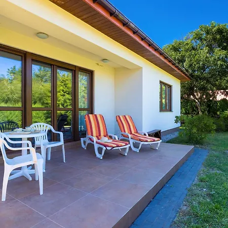 Amber House With A Garden And Terrace In By Renters بيت للعطل *