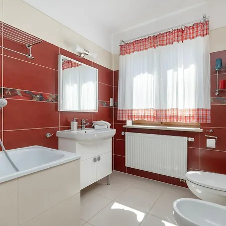 بيت للعطل Amber House With A Garden And Terrace In By Renters *