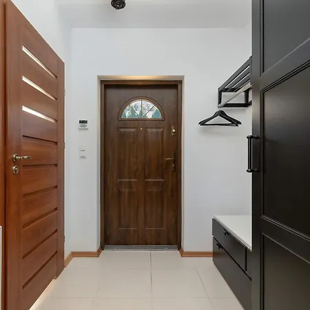 Amber House With A Garden And Terrace In By Renters بيت للعطل ريوزينو